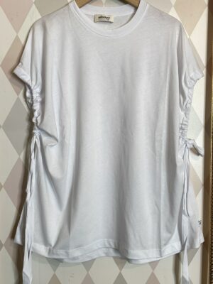T-shirt, Lucy, smanicata bianca con arricci