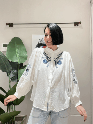 Camicia auralie bianca con ricami blu