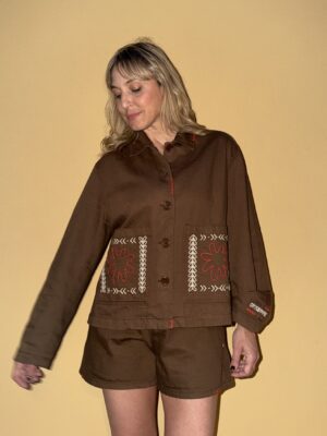 Giubbino in cotone cacao con ricami
