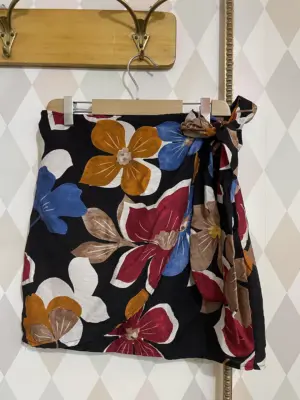 Gonna pareo mini con fiori