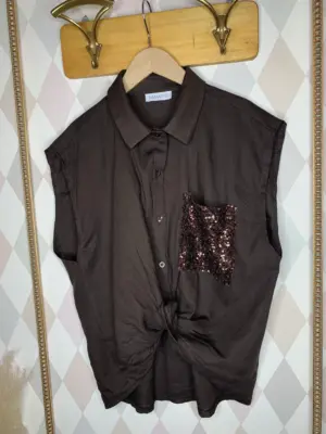 Camicia caffè senza maniche