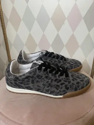 MOD Kurt maculato leopardo grigio